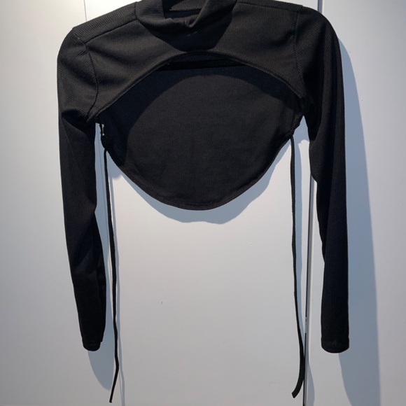 Nasty Gal open-back ribbed crop top in black with mock neck - Picture 2 of 5